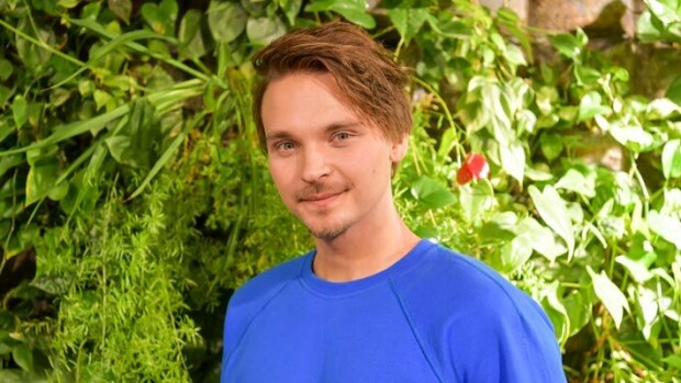 Viikon Kääk!-juorut: Roope Salminen yllätti vauvauinnissa – laatuaikaa suloisen lapsensa kanssa! Roope Salminen