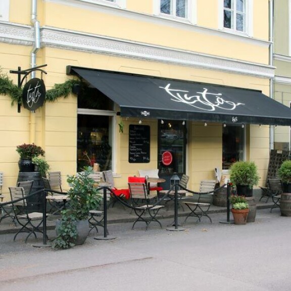 Silminnäkijöiden mukaan Maisalla lähti mopo karkuun pikkujouluissa, jotka alkoivat turkulaisesta Tintå-ravintolasta. Silminnäkijöiden mukaan Maisalla lähti mopo karkuun pikkujouluissa, jotka alkoivat turkulaisesta Tintå-ravintolasta.