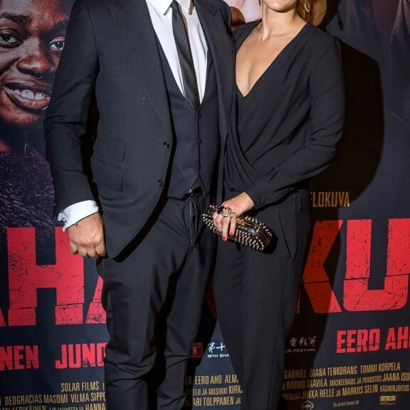 Krista ja Antti ovat nyt onnellisia kesämökkiläisiä. Krista ja Antti ovat nyt onnellisia kesämökkiläisiä.