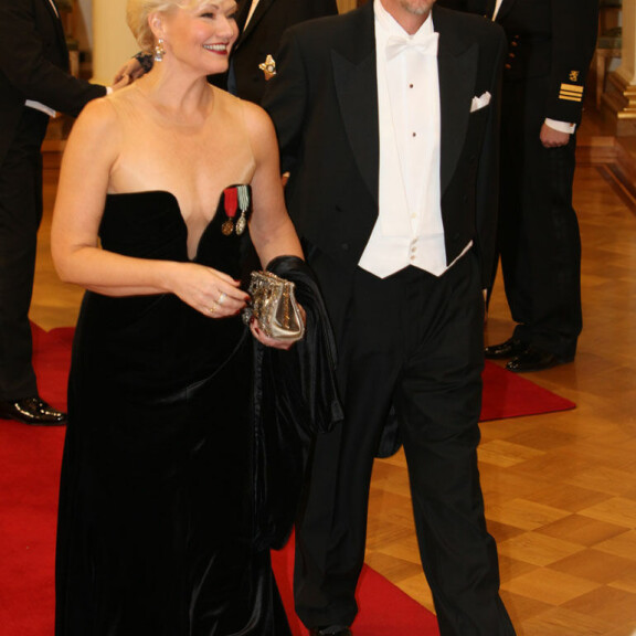 Oopperalaulaja Karita Mattila entisen puolisonsa Tapio Kuneisen kanssa Linnan juhlissa 2010. 20101206 Helsinki. Linnan juhlat 2010. Kuvassa oopperalaulaja Karita Mattila ja puoliso Tapio Kuneinen. 7 päivää / Timo Korhonen.