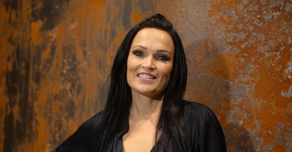 Tarja muistetaan Nightwish-yhtyeen solistina, mutta hänet erotettiin yhtyeestä 20 vuotta sitten.