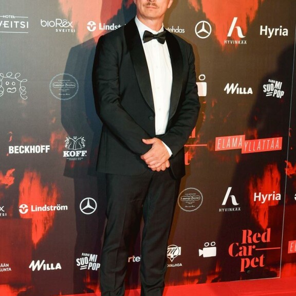 Elokuussa Red Carpet -festivaaleilla Kari näytti siltä, että olisi voinut vaikka heti hypätä 007-filmatisointiin. Elokuussa Red Carpet -festivaaleilla Kari näytti siltä, että olisi voinut vaikka heti hypätä 007-filmatisointiin.