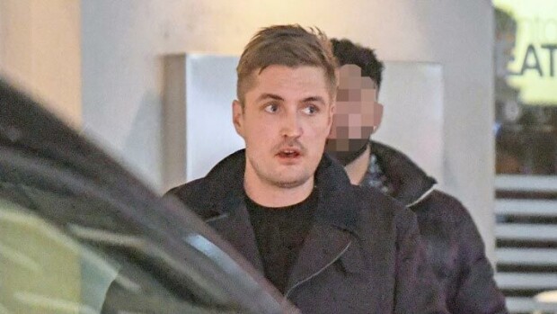 Stefan Thermanilla taas kortti taskussa! Kohuliikemies huristeli Levillä ökyautolla – kuva! Stefan Therman