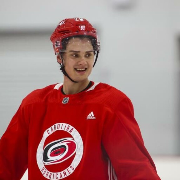 Johdattaako Sebastian Aho Carolina Hurricanesin jatkoon keskisestä divisioonasta? Johdattaako Sebastian Aho Carolina Hurricanesin jatkoon keskisestä divisioonasta?