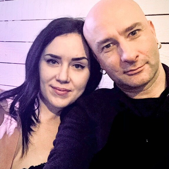 Avoliitto kukoistaa! Herra Ylppö onnensa kukkuloilla nuoren Julia-rakkaansa kanssa: ”Ymmärtävä puoliso on kuin rantasauna” ylppö