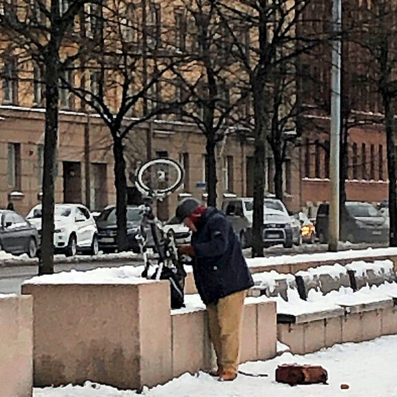 Kuva! Kansanedustajan Juhana Vartiaisen villi pyöräretki Helsingin keskustassa – ketjut irtosivat ja perunat lensivät ympäriinsä! juhana