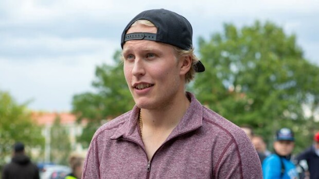 Patrik Laine ja Jordan-vaimo: säväyttävän kuumat bilevermeet!