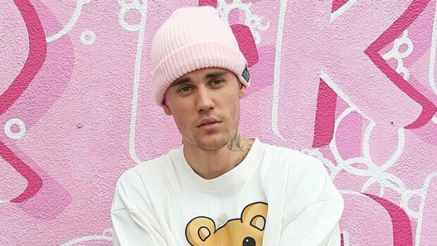 Pelihuone Amerikan tyyliin ja oma tila tennareille! Justin Bieberin kahden yön vierailu Hämeenlinnassa vaati erikoisjärjestelyjä Justin Bieber