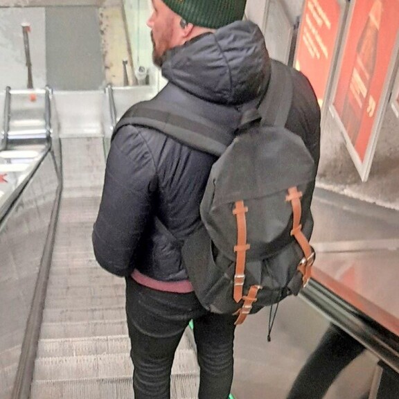 Viikon Kääk!-juorut: Huonekalumiljonääri Topi Sukari lennätti Nadja-vaimoaan turistiluokassa! Renne Korppila