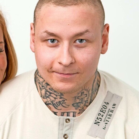 Viikon Kääk!-juorut: Huonekalumiljonääri Topi Sukari lennätti Nadja-vaimoaan turistiluokassa! Pele Koljonen