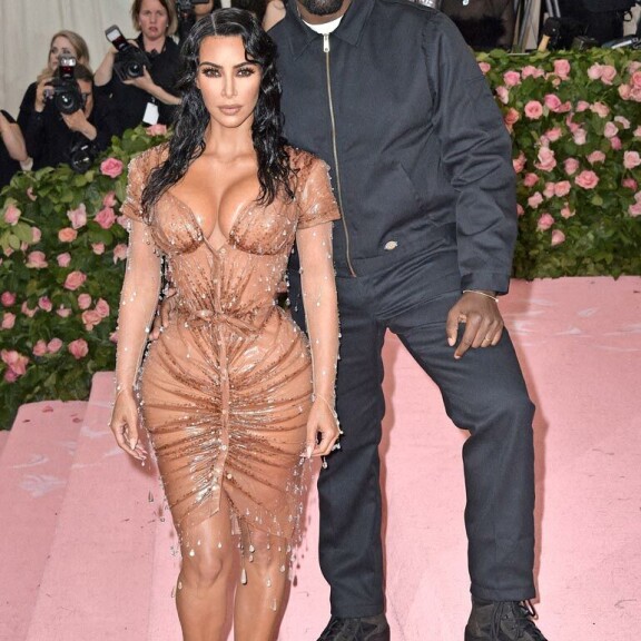 Kim ja Kanye menivät naimisiin vuonna 2014, mutta avioliitto on vaakalaudalla. Kim ja Kanye menivät naimisiin vuonna 2014, mutta avioliitto on vaakalaudalla.