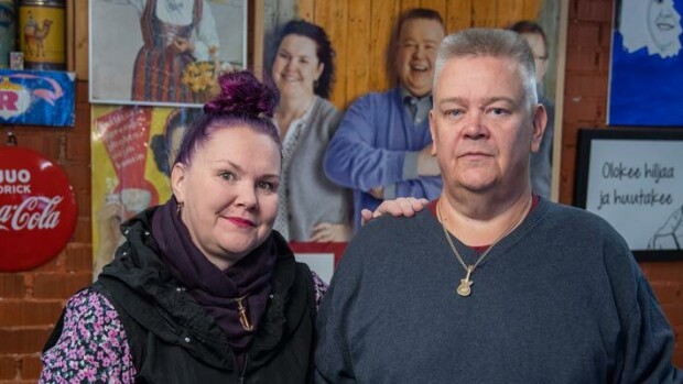 Koronarajoitusten kurittama Aki Palsanmäki löysi hyötyä poikkeustilanteesta: ”Helikin juoksuttaa minua jo vallan mukavasti” Aki ja Heli Palsanmäki