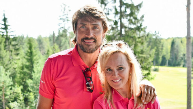 'Juhlat saavat jatkua tänäänkin!' Teemu ja Sirpa Selänteen esikoinen täytti 25 vuotta – vanhemmat onnittelivat hurmuripoikaansa söpöjen lapsuuskuvien kanssa Teemu ja Sirpa. Kuva Timo Korhonen