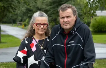 Nälkälakolla vakuutusyhtiötä vastaan taistelleen Jari Hautakorven sydän petti – Marketta-leski yritti elvyttää: ”Rakas aviomieheni kuoli syliini”