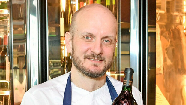 Huippukokki suivaantui! Hans Välimäki sai tarpeekseen hallituksen rajoituksista: ”Uskooko joku oikeasti, että ravintolat saisi avata jälleen pääsiäisviikolla?” Hans Välimäki