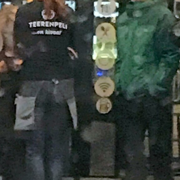 Viikon Kääk!-juorut! Lahdessa hieraistiin silmiä: mäkihyppylegenda Toni Nieminen vaihtoi vapaalle ja juhli mysteeriblondin kanssa – kuva! Toni Nieminen