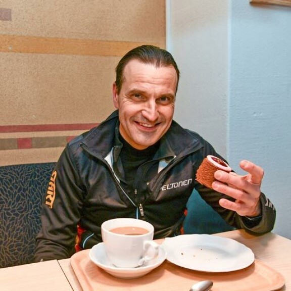 Yli 20 vuotta Yhdysvalloissa asunut Teemu asettui Suomeen palattuaan kotikaupunkiinsa Lahteen. – Eihän tämän parempaa hiihtokaupunkia olekaan! Yli 20 vuotta Yhdysvalloissa asunut Teemu asettui Suomeen palattuaan kotikaupunkiinsa Lahteen. – Eihän tämän parempaa hiihtokaupunkia olekaan!