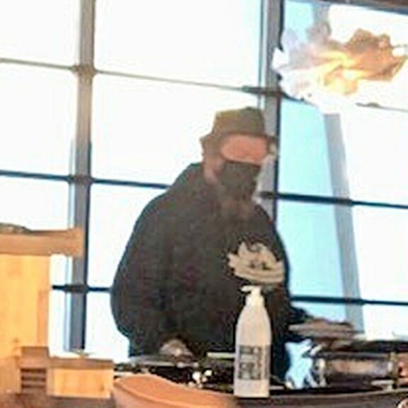 Viikon Kääk!-juorut! Lahdessa hieraistiin silmiä: mäkihyppylegenda Toni Nieminen vaihtoi vapaalle ja juhli mysteeriblondin kanssa – kuva! Ville Haapasalo