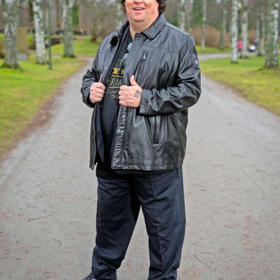 Viikon Kääk!-juorut! Lahdessa hieraistiin silmiä: mäkihyppylegenda Toni Nieminen vaihtoi vapaalle ja juhli mysteeriblondin kanssa – kuva! Timo TOlkki