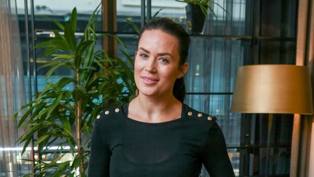 Martina Aitolehti erosi taas! Rötösrakas jätti kohukaunottaren! Martina Aitolehti