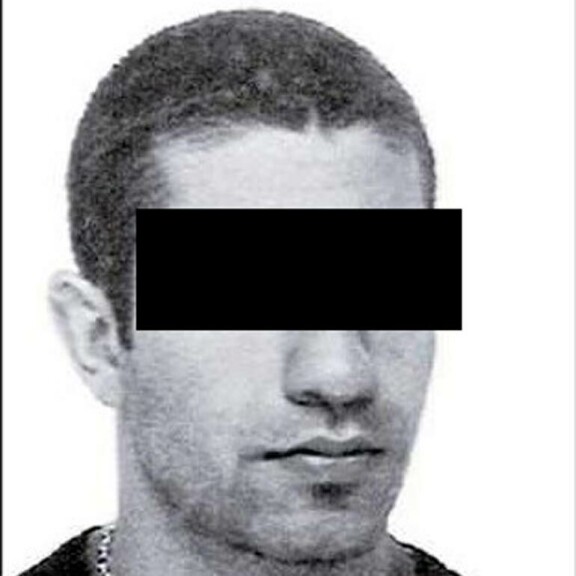 Herra B jäi kiinni taideryöstöön liittyen veljiensä; kanssa vuonna 2005, kun FBI viritti heille ansan. Herra B jäi kiinni taideryöstöön liittyen veljiensä kanssa vuonna 2005, kun FBI viritti heille ansan.