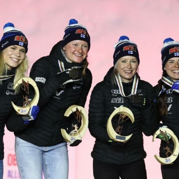 Me tehtiin se! Jasmi Joensuu, Johanna Matintalo,;Riitta-Liisa Roponen ja Krista Pärmäkoski punnersivat Suomelle MM-viestipronssia. Me tehtiin se! Riitta-Liisa Roponen, Jasmi Joensuu, Johanna Matintalo ja Krista Pärmäkoski punnersivat Suomelle viestipronssia.