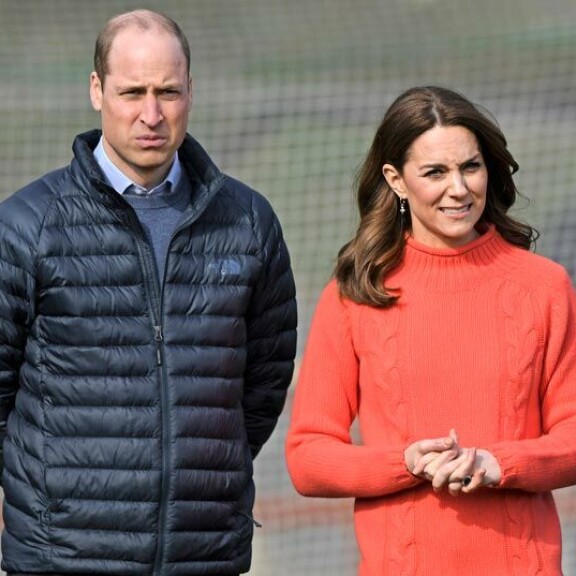 – Kate on; suruissaan Meghanin väitteistä, että hän olisi itkettänyt tätä, hovitoimittaja Katie Nicholl sanoi OK!- lehdelle. – Kate on suruissaan Meghanin väitteistä, että hän olisi itkettänyt tätä, hovitoimittaja Katie Nicholl sanoi OK!- lehdelle.