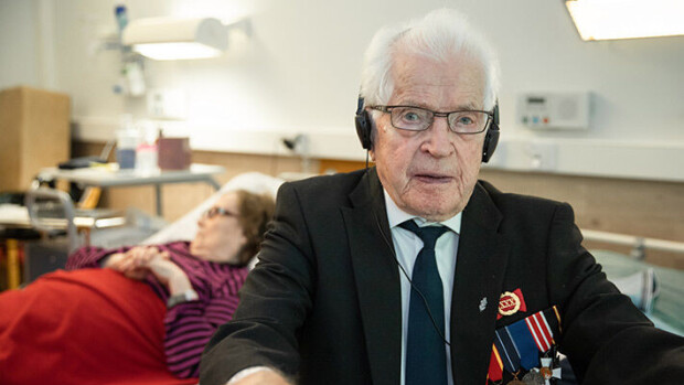 Sotaveteraani Sulolta, 98, alkoi kadota noin 1000 euroa kuukaudessa kotihoitajan taskuun – MOT selvitti, kuinka hoitajat kavaltavat vanhuksilta omaisuutta Sulo