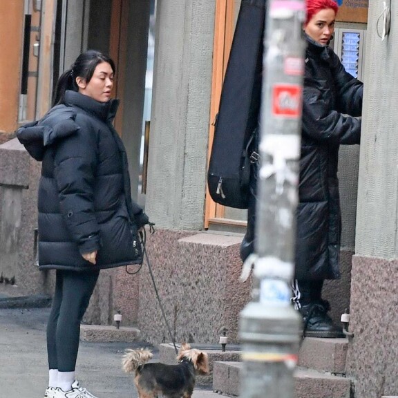 Lenkin päätteeksi kaksikko; meni Sannin luksusasunnolle jatkamaan sunnuntain  viettoa. Lenkin päätteeksi kaksikko  meni Sannin luksusasunnolle jatkamaan sunnuntain  viettoa.