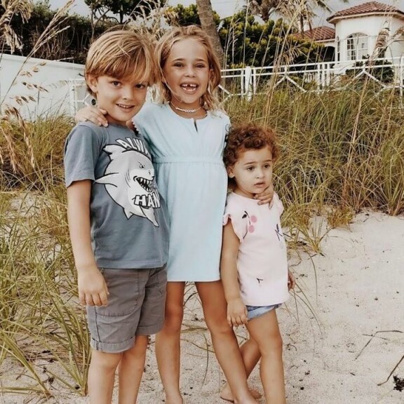 Madeleine julkaisee sosiaalisessa mediassa lastensa Nicolasin, 5, Leonoren, 7, ja; Adriennen, 3, kuvia. Madeleine julkaisee sosiaalisessa mediassa lastensa Nicolasin, 5, Leonoren, 7, ja Adriennen, 3, kuvia.