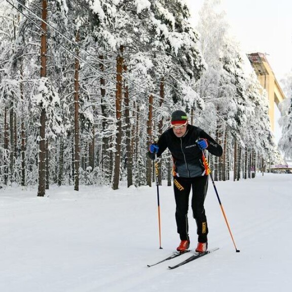Ei ole paikkaa parempaa! Teemu treenaa päivittäin rakkaissa kotimaisemissaan ja MM-kisoistakin tutuissa Salpausselän laatuladuilla. Ei ole paikkaa parempaa! Teemu treenaa päivittäin rakkaissa kotimaisemissaan ja MM-kisoistakin tutuissa Salpausselän laatuladuilla.
