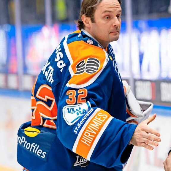 Viikon Kääk!-juorut: Ratsastusguru Marko Björs löysi uuden rakkaan! Niklas Bäckström