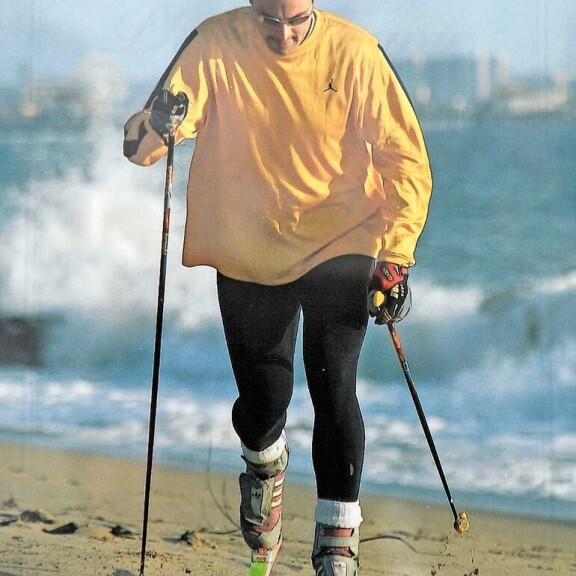 Teemu alkoi vuonna 2000 karistaa kiloja hiihtämällä Venice Beachin rantahiekalla. Teemu alkoi vuonna 2000 karistaa kiloja hiihtämällä Venice Beachin rantahiekalla.