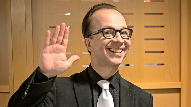 Viikon Kääk!-juorut: Simo Frangén nautti keväästä kauniin tummaverikön kanssa – paikka vaihtui auringon mukaan! Simo Frangen