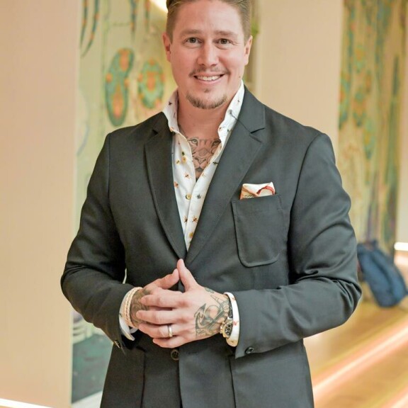 Tomi ja Minka aloittavat; uudenkin  kodin  metsästyksen Bondi Beachilta. Tomi ja Minka aloittavat  uudenkin  kodin  metsästyksen Bondi Beachilta.