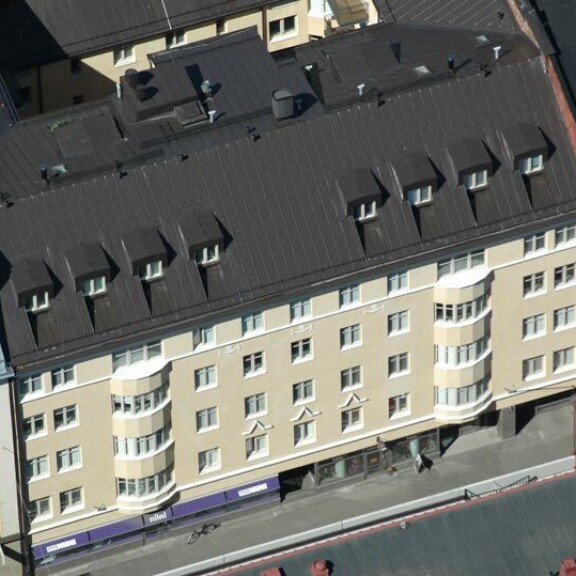 Kallis kämppä sijaitsee eteläisessä Helsingissä aivan meren tuntumassa ja on tunnettua bilealuetta. Kallis kämppä sijaitsee eteläisessä Helsingissä aivan meren tuntumassa ja on tunnettua bilealuetta.