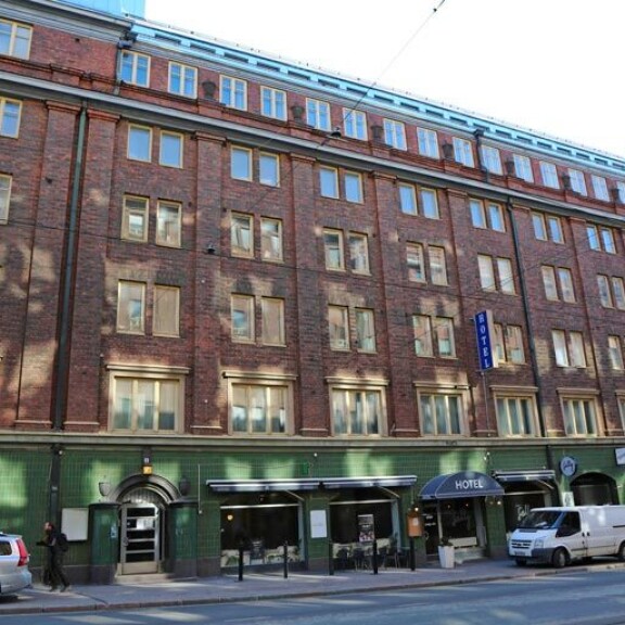 Andy majoittui helsinkiläisessä hotellissa. Andy majoittui helsinkiläisessä hotellissa.