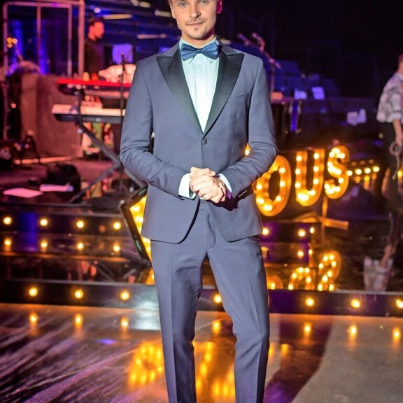 Roope Salminen paljasti pari viikkoa sitten olleensa pahasti alkoholisoitunut ja taistelevansa yhä alkoholiongelmaa vastaan. Roope Salminen paljasti pari viikkoa sitten olleensa pahasti alkoholisoitunut ja taistelevansa yhä alkoholiongelmaa vastaan.