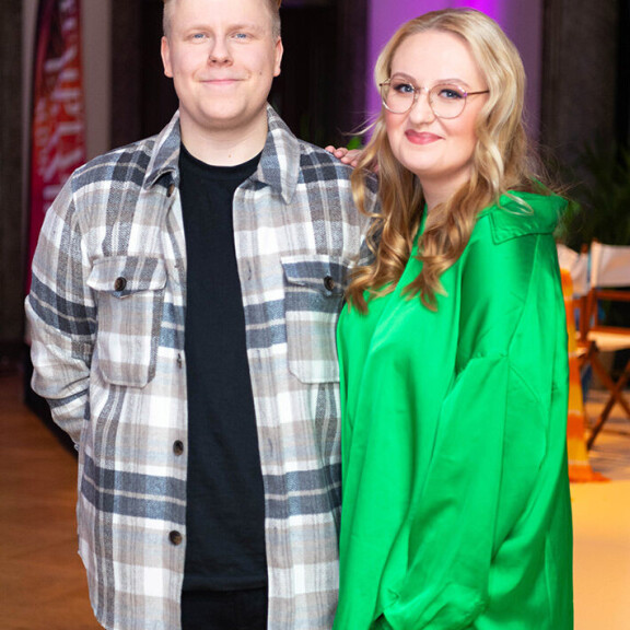 Semi ja Julia päättivät testata suhdettaan tosi-tv-ohjelmassa. S