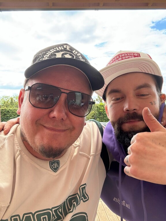 Pottukoira ja Hemppu ovat hyvää pataa keskenään.