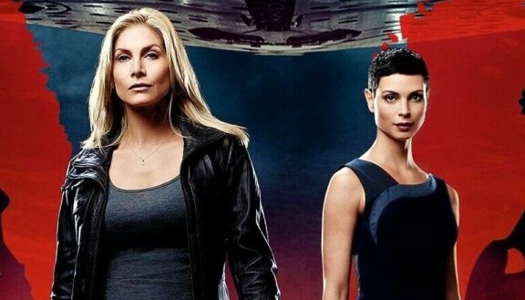 Uuden V-sarjan pääosissa olivat Elizabeth Mitchell ja Morena Baccarin.