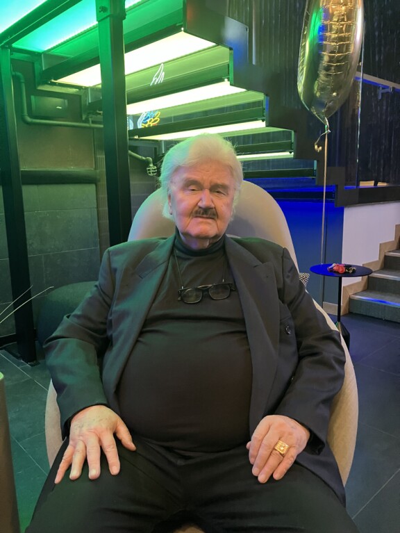 Tom Sjöberg tunnetaan Punavuoren eli 'Rööperin' kummisetänä.