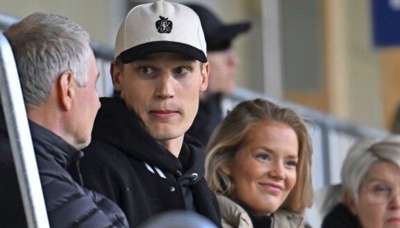 Ottelun ajan Lauri viihtyi Karoliina Vettenniemen seurassa.