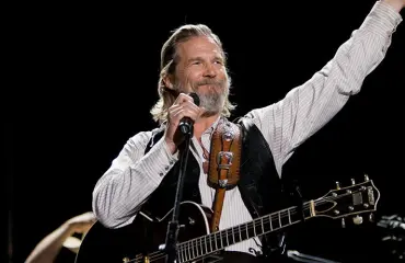 Oscar-voittaja Jeff Bridges on sinut ikääntymisen kanssa: ”Rakastan esittää vanhoja äijiä!”