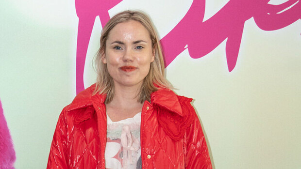 Kikkaa näyttelevä Sara Melleri ihmettelee tuomitsevaa suhtautumista: ”Käsitykset sen ajan naiseudesta ja avoimesta seksuaalisuudesta ovat pinttyneitä” Sara Melleri