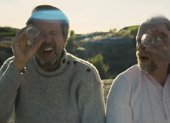 Elokuva-arvio: Sieniretki ruoppaa nykymiehen ongelmia ja traumoja hykerryttävästi