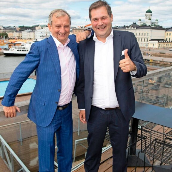 Hjallis ja Jethro ovat tehneet paljon bisnestä yhdessä. Vihjeiden mukaan kaveruksille tuli näistä kaupoista jonkin sortin eripuraa. Hjallis ja Jethro ovat tehneet paljon bisnestä yhdessä. Vihjeiden mukaan kaveruksille tuli näistä kaupoista jonkin sortin eripuraa.