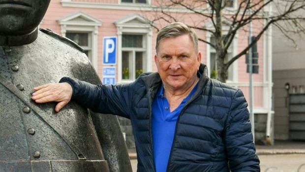 Kannatti lähteä Oulusta! 18-vuotias Lyly Rajala otti iltajunan Helsinkiin ja heti alkoi tapahtua: pääsi välittömästi huippumuusikon bändiin - 'Kysyin neuvoa rautatieaseman hampuuseilta!' Lyly Rajala