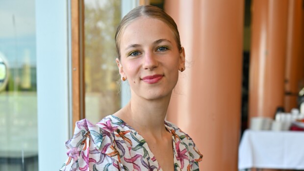 Herranjestas! Suomalaisesta lapsinäyttelijästä kasvoi uskomaton kaunotar – kuvat!