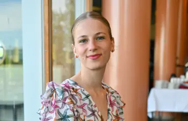 Herranjestas! Suomalaisesta lapsinäyttelijästä kasvoi uskomaton kaunotar – kuvat!